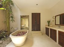 Вилла Kubu Premium 3 bedroom, Гостевая спальня 1